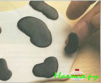 Корова из мастики