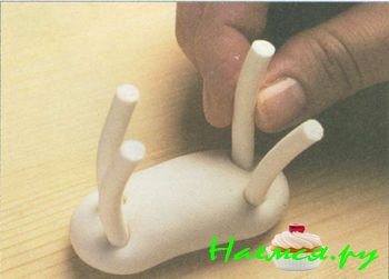 Корова из мастики