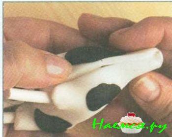 Корова из мастики