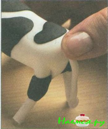 Корова из мастики