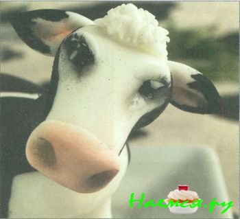 Корова из мастики