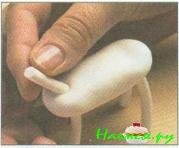 Корова из мастики