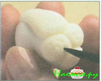 Лев из мастики