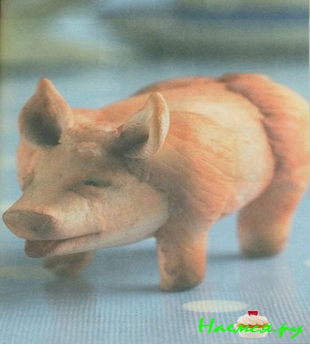 Свинья из мастики