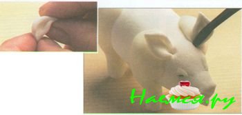 Свинья из мастики