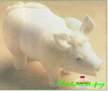 Свинья из мастики