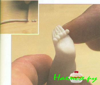 Бурый медведь из мастики