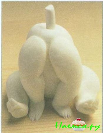 Бурый медведь из мастики