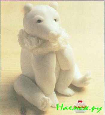 Бурый медведь из мастики