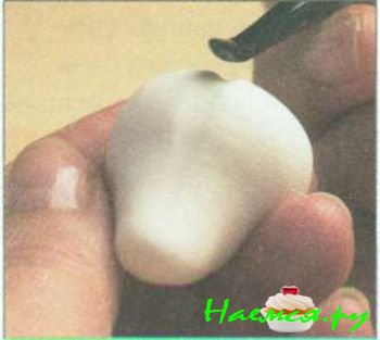 Бурый медведь из мастики