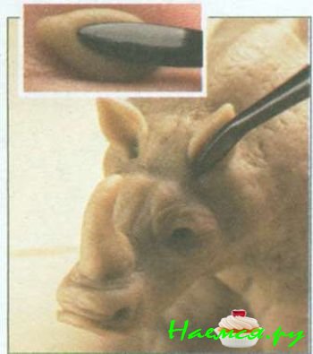 Носорог из мастики