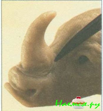 Носорог из мастики