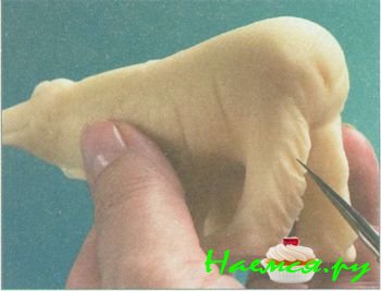 Полярный медведь из мастики