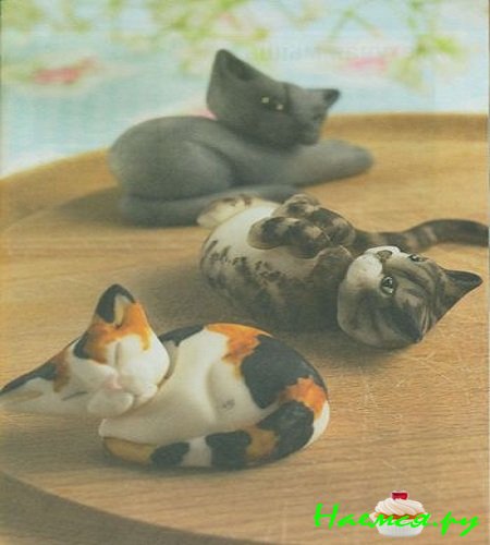 Три кошки из мастики