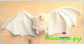 Летучая мышь из мастики