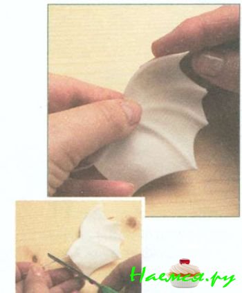 Летучая мышь из мастики