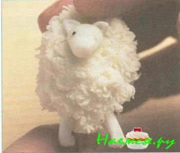 Летучая мышь из мастики