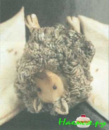 Летучая мышь из мастики