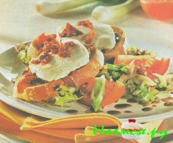 САЛАТ С КОЗЬИМ СЫРОМ