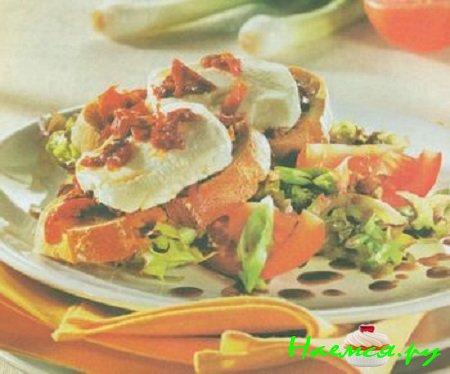 САЛАТ С КОЗЬИМ СЫРОМ