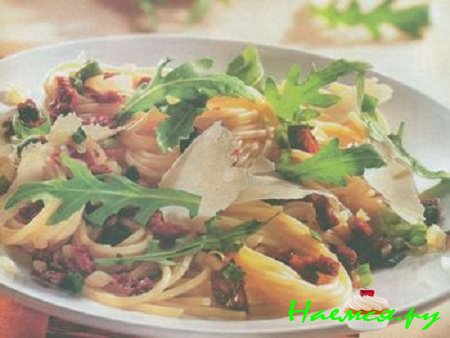 СПАГЕТТИ С РУККОЛОЙ И ПОМИДОРАМИ