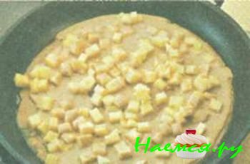 БЛИНЫ НА МИНЕРАЛКЕ С ЯБЛОКАМИ