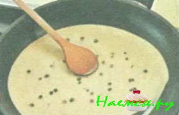 ГОВЯЖЬИ МЕДАЛЬОНЫ С ПЕРЕЧНЫМ СОУСОМ