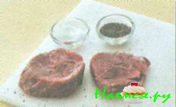 ГОВЯЖЬИ МЕДАЛЬОНЫ С ПЕРЕЧНЫМ СОУСОМ