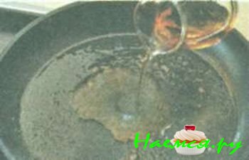 ГОВЯЖЬИ МЕДАЛЬОНЫ С ПЕРЕЧНЫМ СОУСОМ