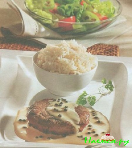 ГОВЯЖЬИ МЕДАЛЬОНЫ С ПЕРЕЧНЫМ СОУСОМ