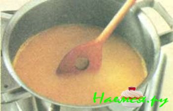 СЕМГА С АПЕЛЬСИНОВЫМ СОУСОМ НА ШПИНАТНОЙ ПОДУШКЕ