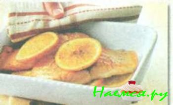 СЕМГА С АПЕЛЬСИНОВЫМ СОУСОМ НА ШПИНАТНОЙ ПОДУШКЕ