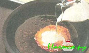 СОУС ИЗ МЯСНОГО СОКА, ОСТАВШЕГОСЯ ПОСЛЕ ЖАРЕНИЯ