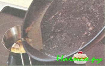 СОУС ИЗ МЯСНОГО СОКА, ОСТАВШЕГОСЯ ПОСЛЕ ЖАРЕНИЯ