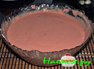 Сырую печень перекрутить через мясорубку