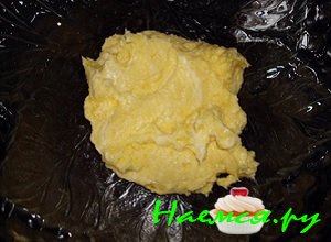 Масло взбить с половиной сахара