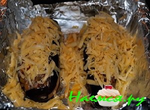 Сыр натереть на терке крупного размера