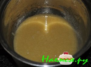 разбить яйца и аккуратно помешать