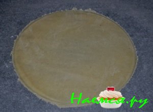 раскатать в тонкий корж