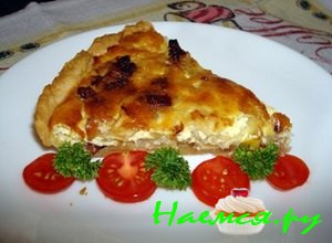 Луковый пирог с куриным яйцом