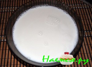 Тертые сырки залить крутым кипятком 