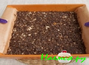 убрать противень на 20 минут в холодильник.