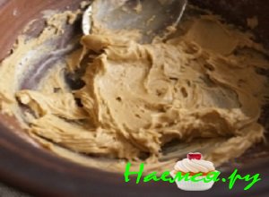 Сливочное масло измельчить и немного размягчить