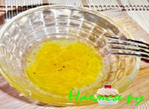 Добавить оливковое масло