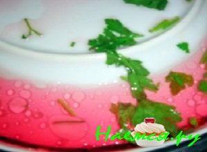 Накрыть капусту по-грузински тарелкой