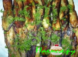 Перец и баклажаны поместить на противень