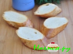 Обильно смазать йогуртом