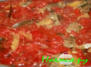 Уменьшить огонь и томить мясо по-креольски в течение полутора часа