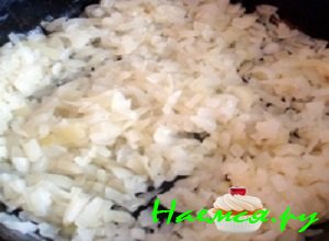 Морковку протереть через крупную терку