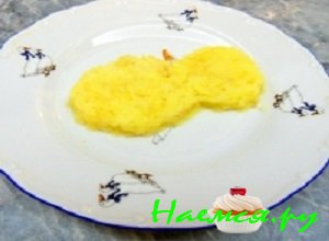 Картофельные клубни очистить от кожуры, хорошенько промыть их под струей прохладной проточной воды